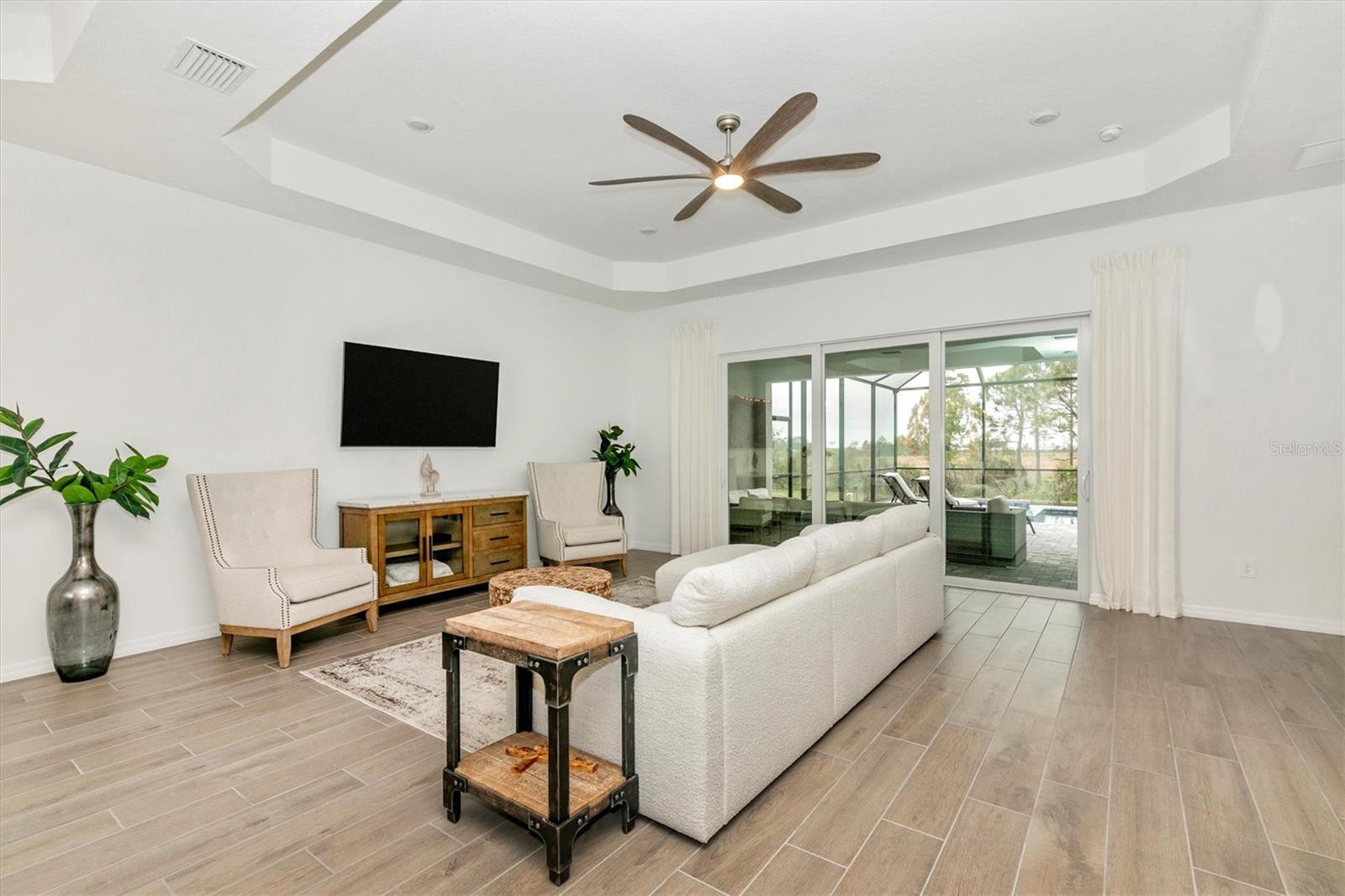 WELLEN PK GOLF & COUNTRY CLUB - Residential Lease