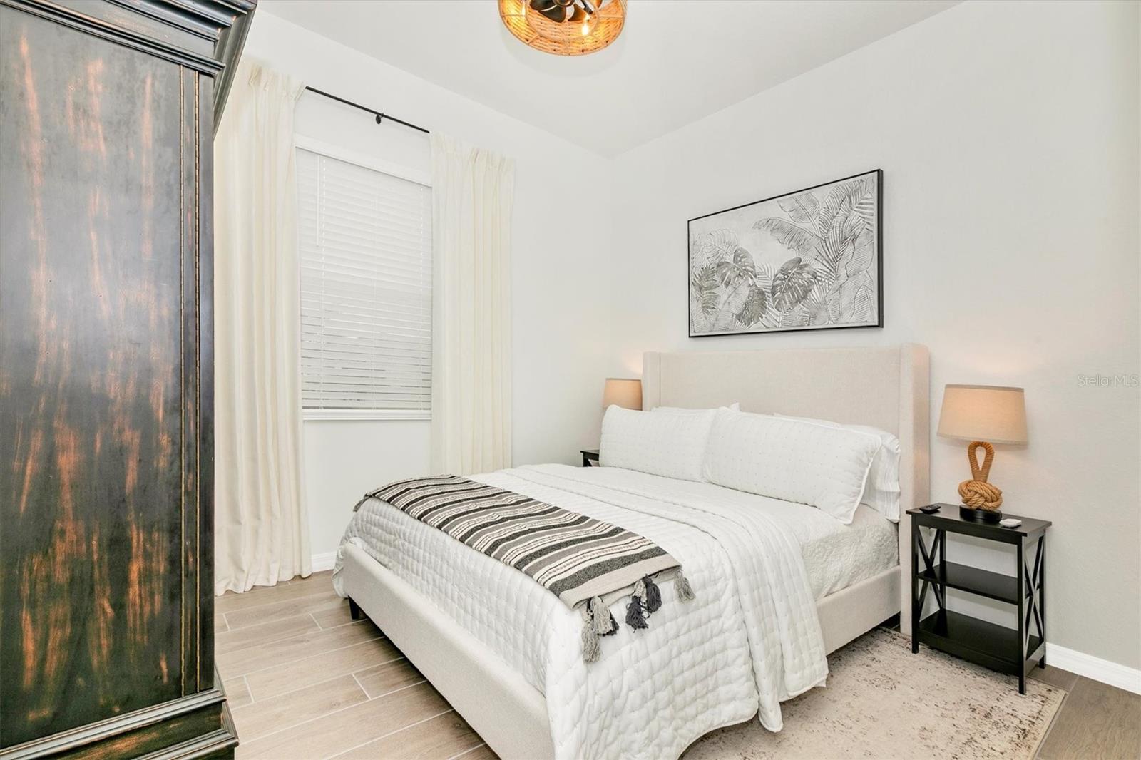 WELLEN PK GOLF & COUNTRY CLUB - Residential Lease