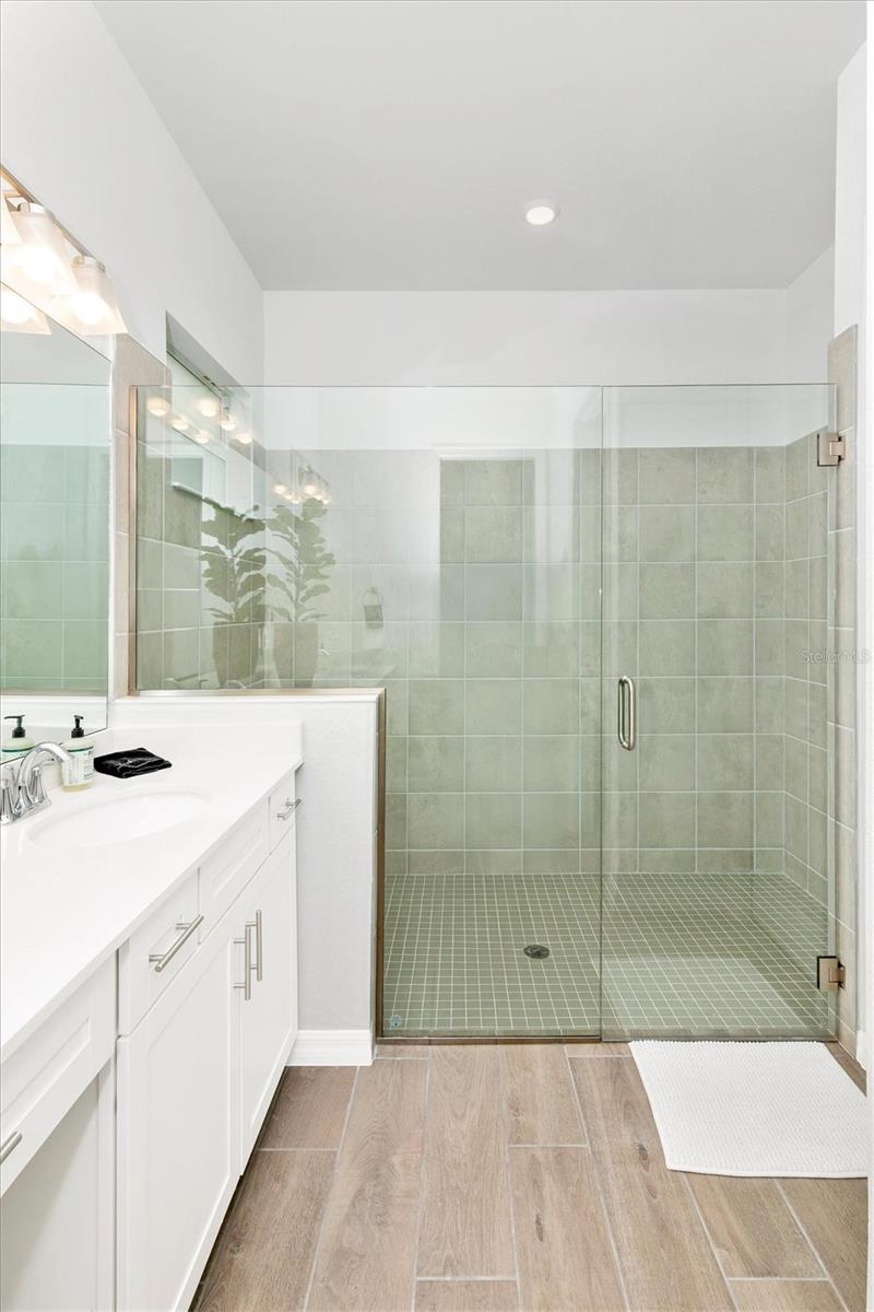 WELLEN PK GOLF & COUNTRY CLUB - Residential Lease