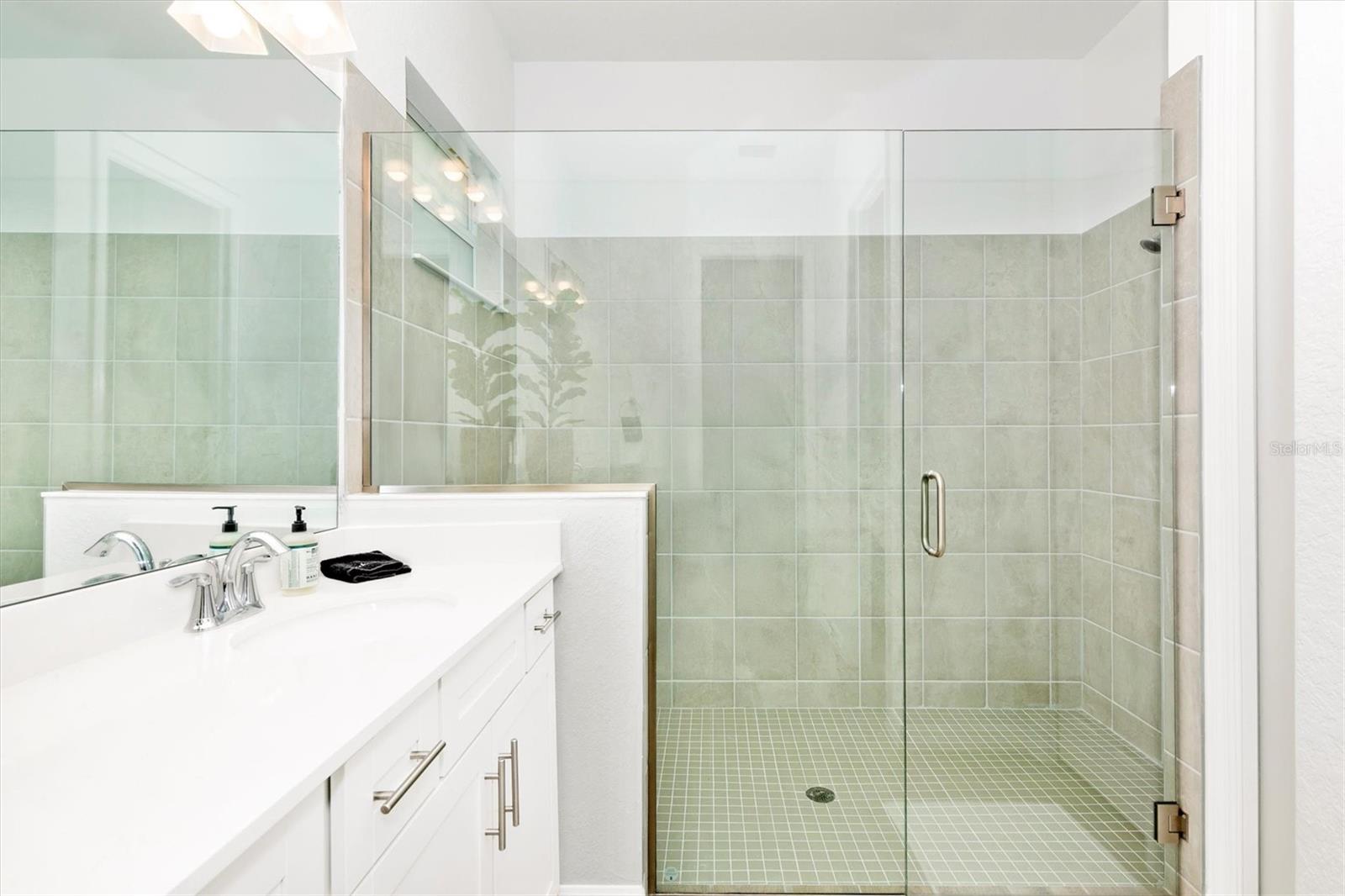 WELLEN PK GOLF & COUNTRY CLUB - Residential Lease