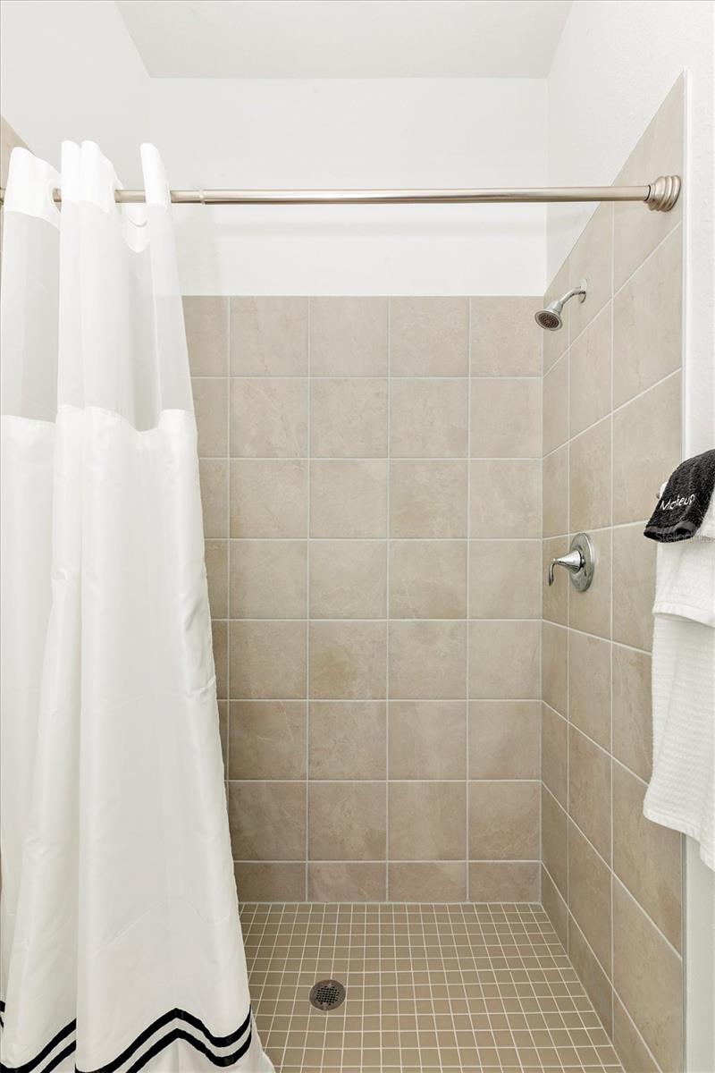 WELLEN PK GOLF & COUNTRY CLUB - Residential Lease