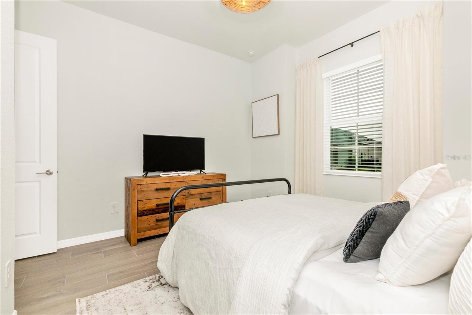 WELLEN PK GOLF & COUNTRY CLUB - Residential Lease