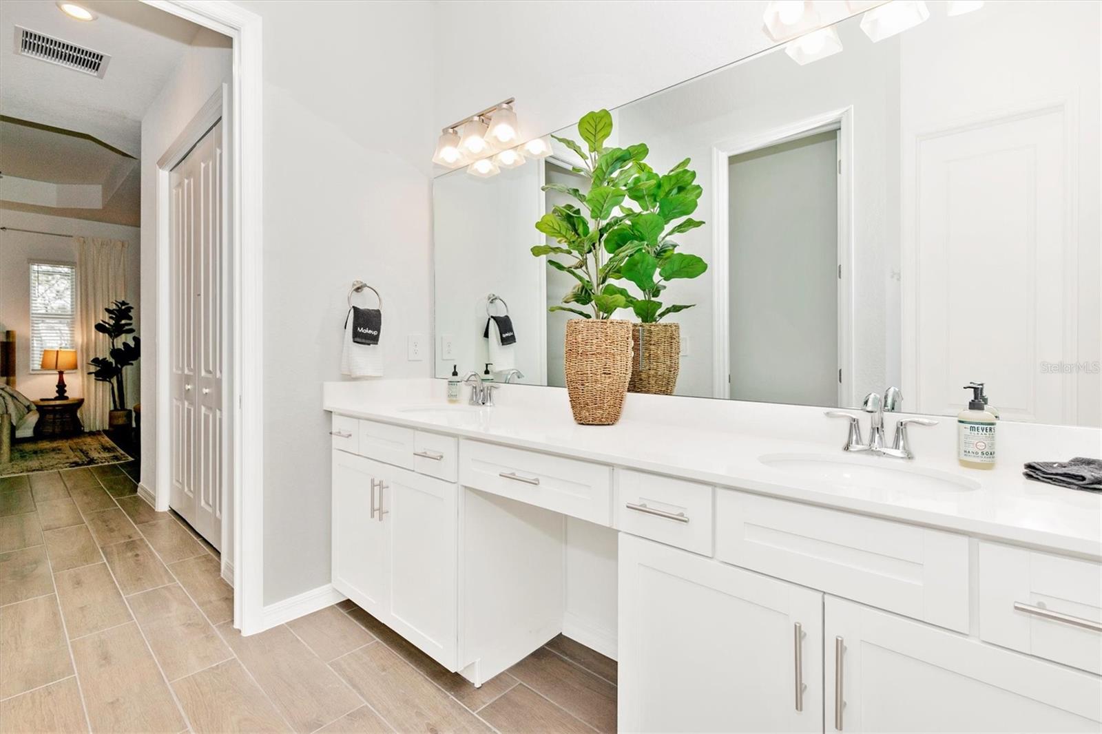 WELLEN PK GOLF & COUNTRY CLUB - Residential Lease