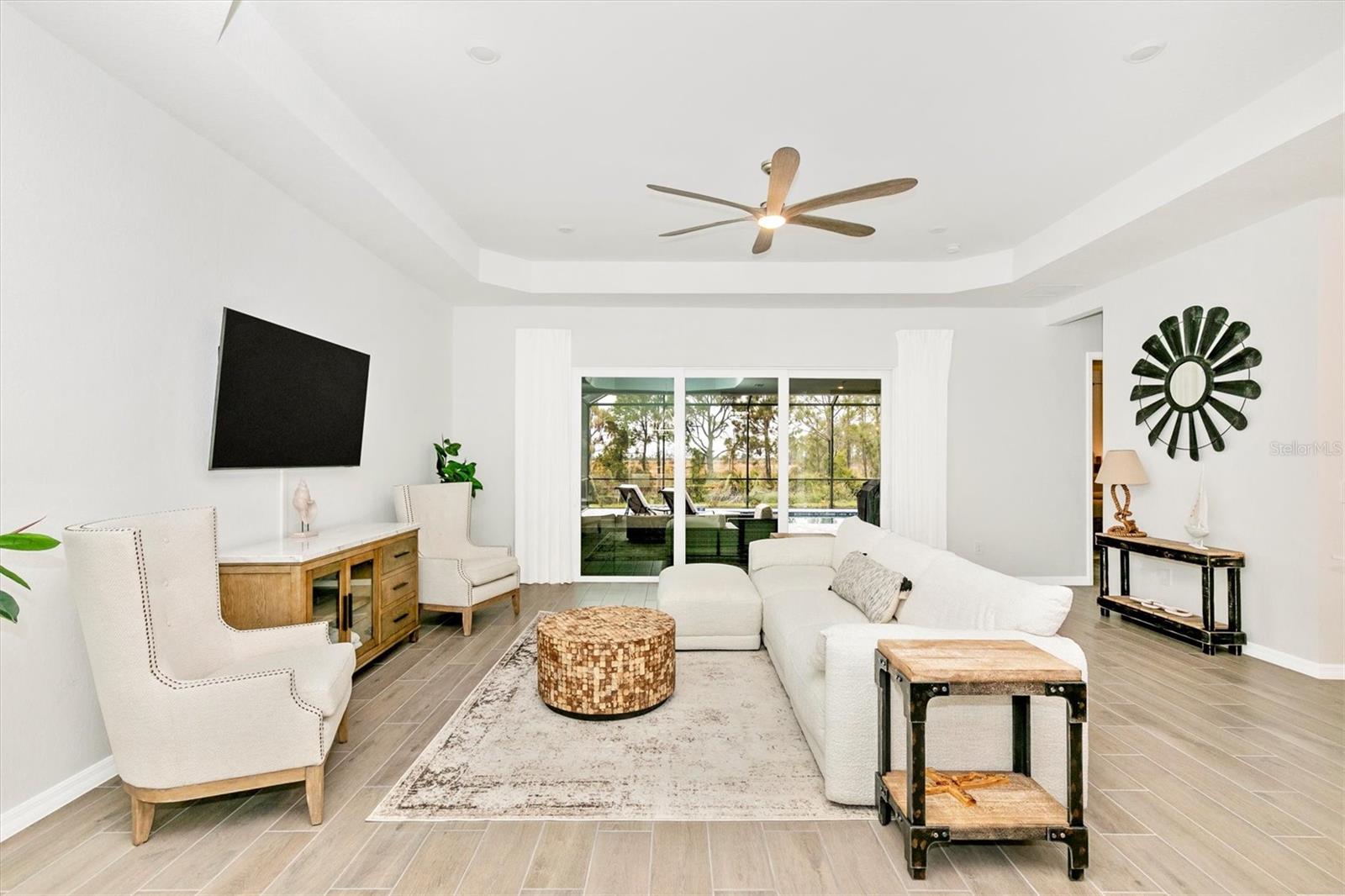 WELLEN PK GOLF & COUNTRY CLUB - Residential Lease