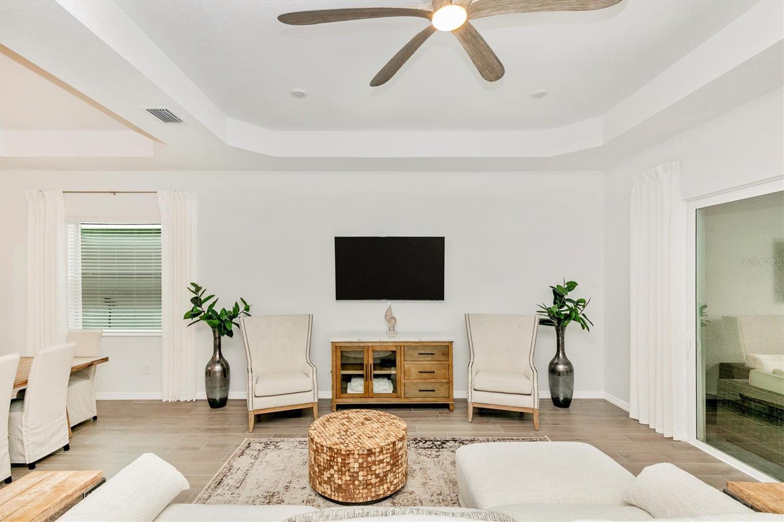 WELLEN PK GOLF & COUNTRY CLUB - Residential Lease