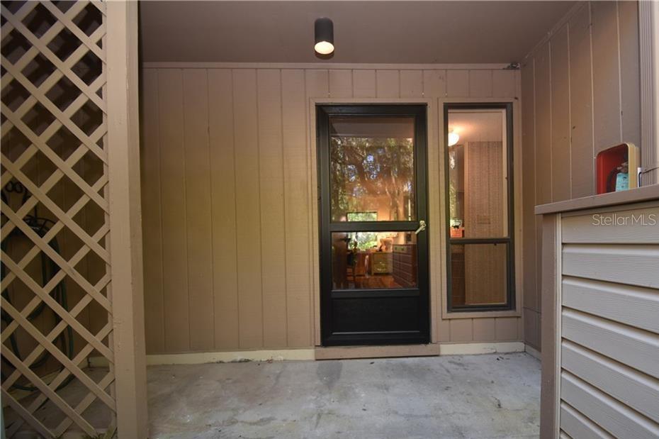 ***AVAILABLE April 11, 2026*** MINIMUM 2 MONTH RENTAL. BEAUTIFUL 1ST FLOOR UNIT, 2 BEDROOM 2 BATH plus den.
IN HIGHLY SOUGHT AFTER PELICAN COVE. Rental rates fluctuate for seasonal rates and off-season rates. December through April, season rates apply. Come live in the Florida Lifestyle! This 75-acre gated waterfront community has it all. Pelican Cove has 6 heated pools, 4 lighted tennis courts, 3 clubhouses that offer a wide range of organized recreational, cultural and social activities, fitness center, fishing, pier, 87 slip marina, kayak launch, walking trails, shuffleboard, basketball all nestled among manicured tropical foliage. Pelican Cove offers what most communities cannot. Just minutes from #1 rated Siesta Key Beach, shopping mall, movie theaters, restaurants and culturally rich downtown Sarasota.