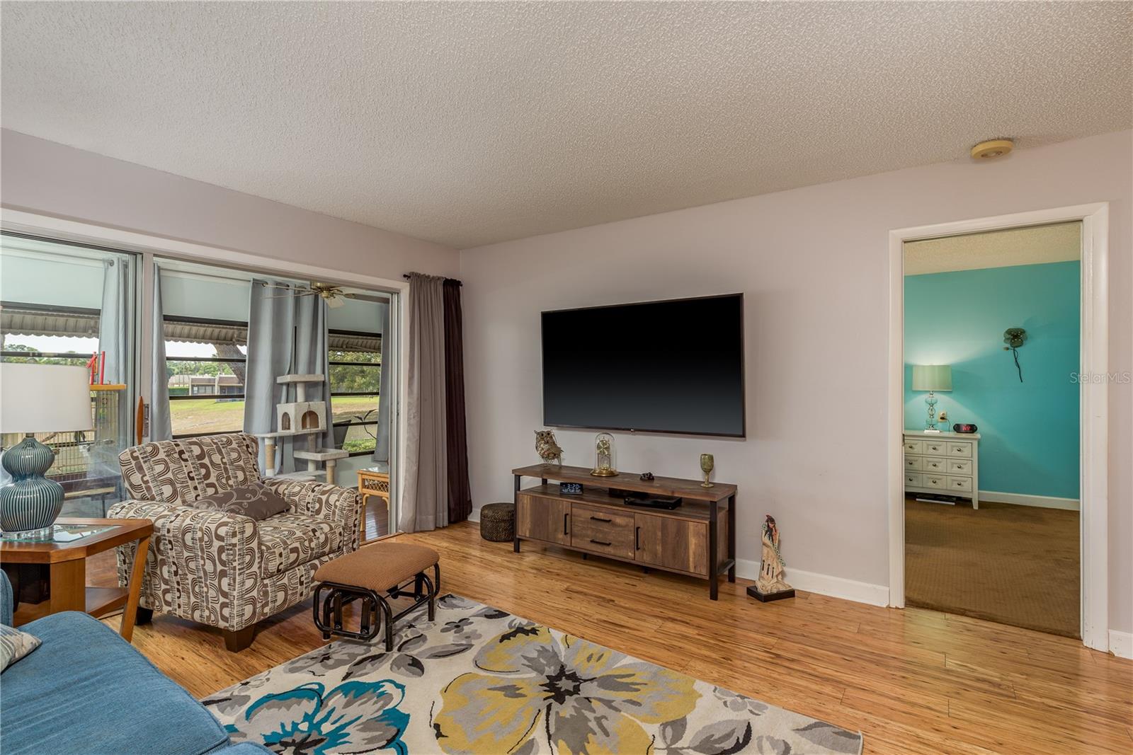 DOLLAR LAKE VILLAGE CONDO 01 - Residential