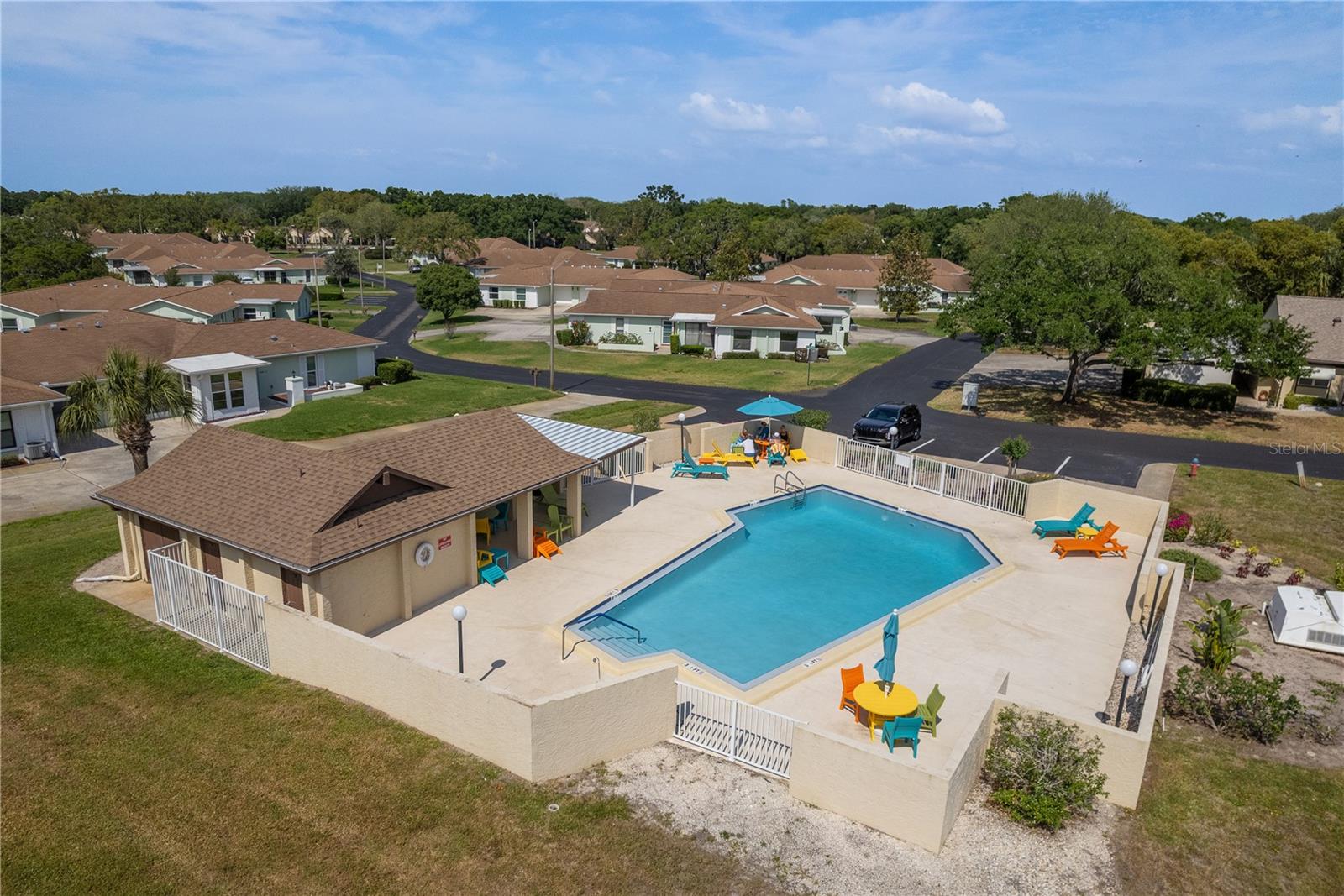 DOLLAR LAKE VILLAGE CONDO 01 - Residential