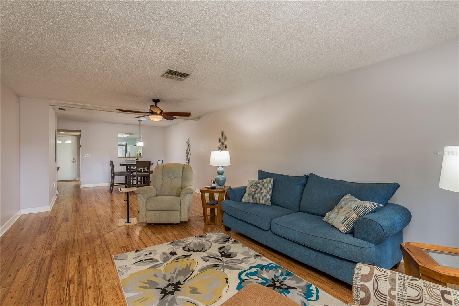 DOLLAR LAKE VILLAGE CONDO 01 - Residential