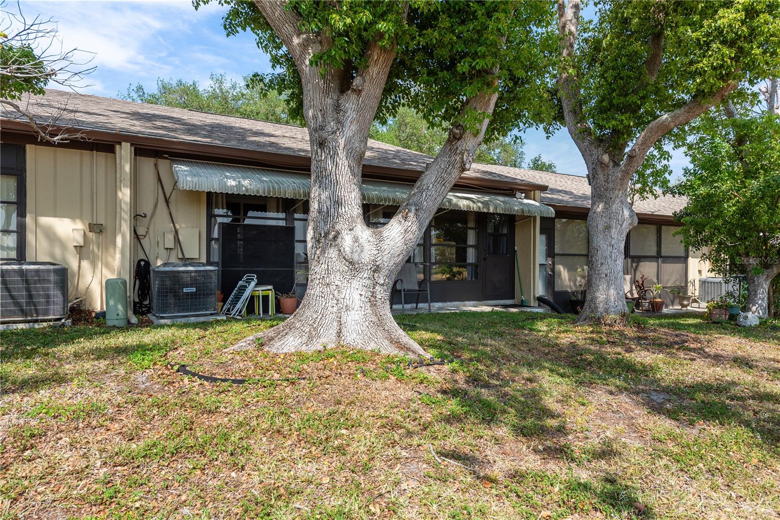 DOLLAR LAKE VILLAGE CONDO 01 - Residential