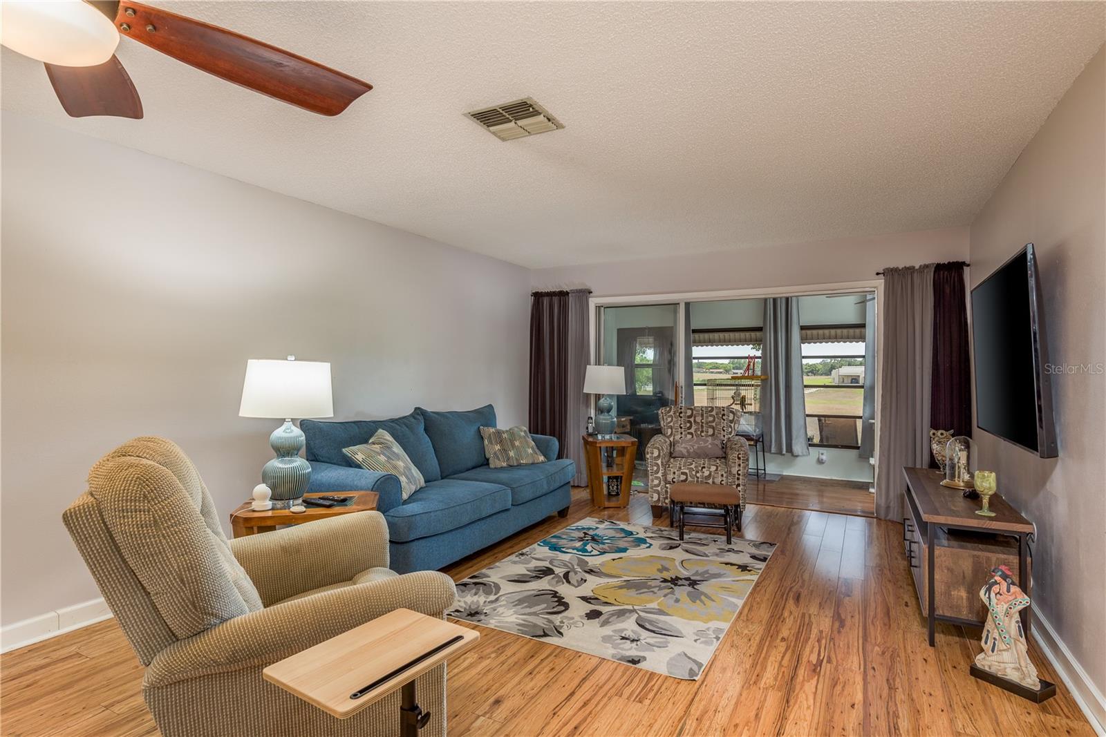 DOLLAR LAKE VILLAGE CONDO 01 - Residential