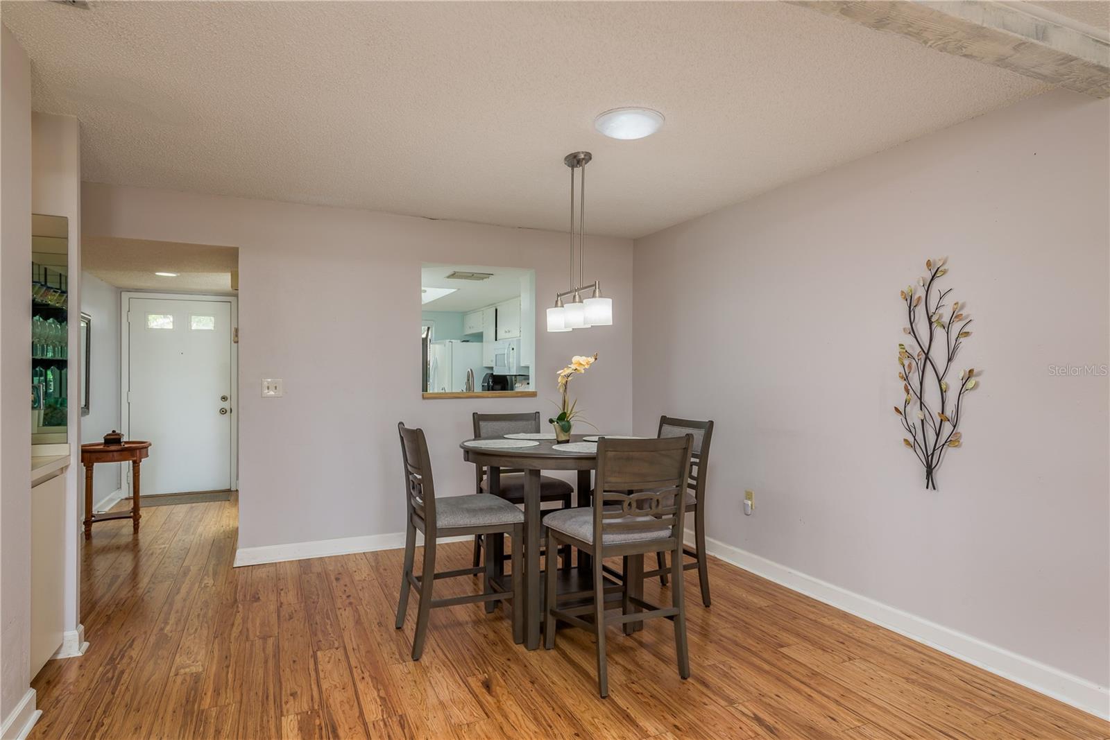 DOLLAR LAKE VILLAGE CONDO 01 - Residential