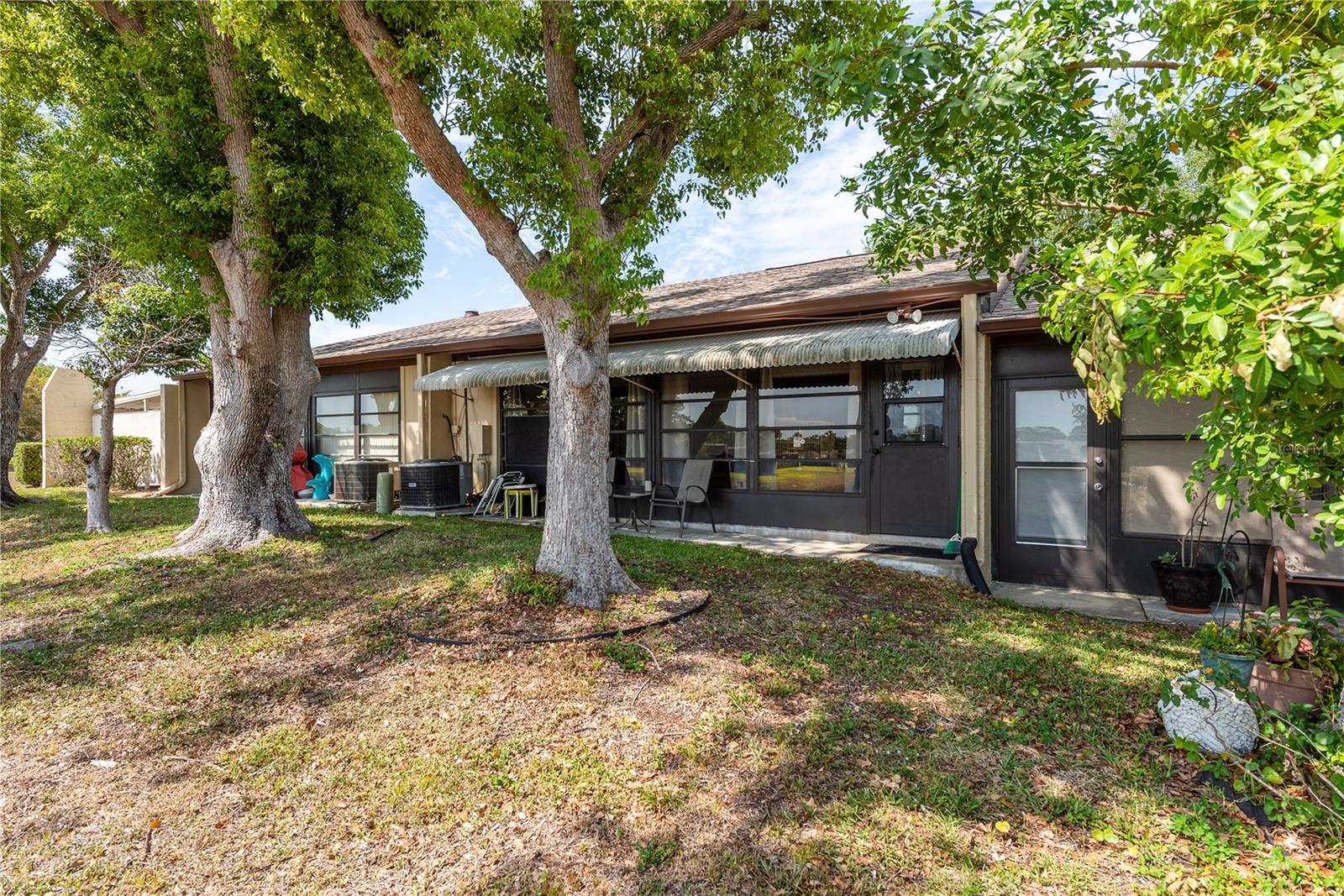 DOLLAR LAKE VILLAGE CONDO 01 - Residential