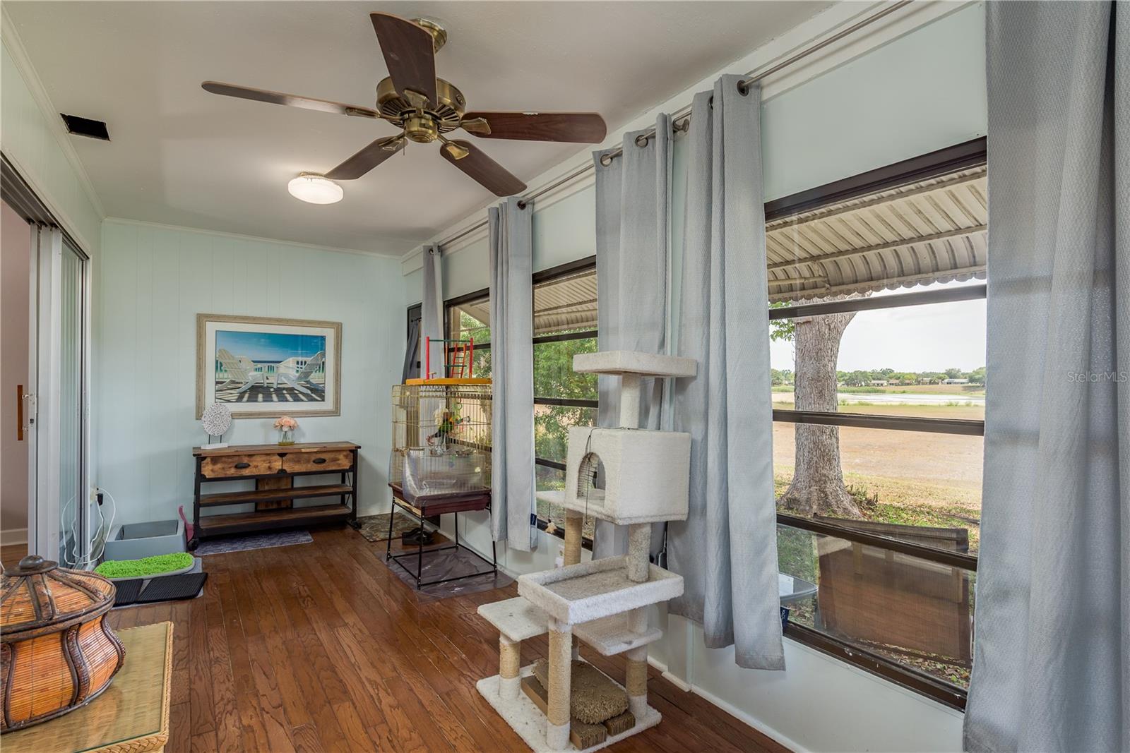 DOLLAR LAKE VILLAGE CONDO 01 - Residential
