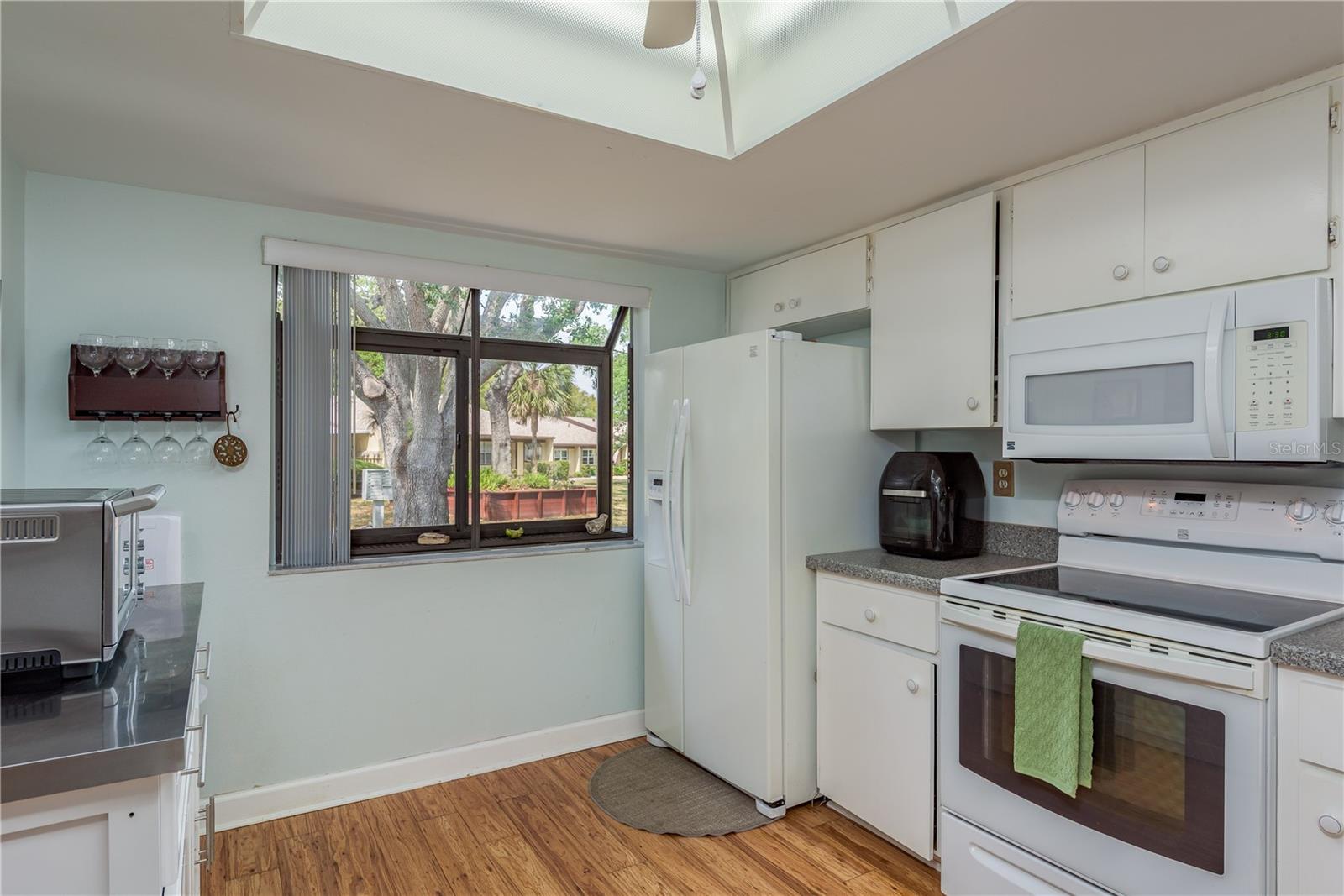 DOLLAR LAKE VILLAGE CONDO 01 - Residential