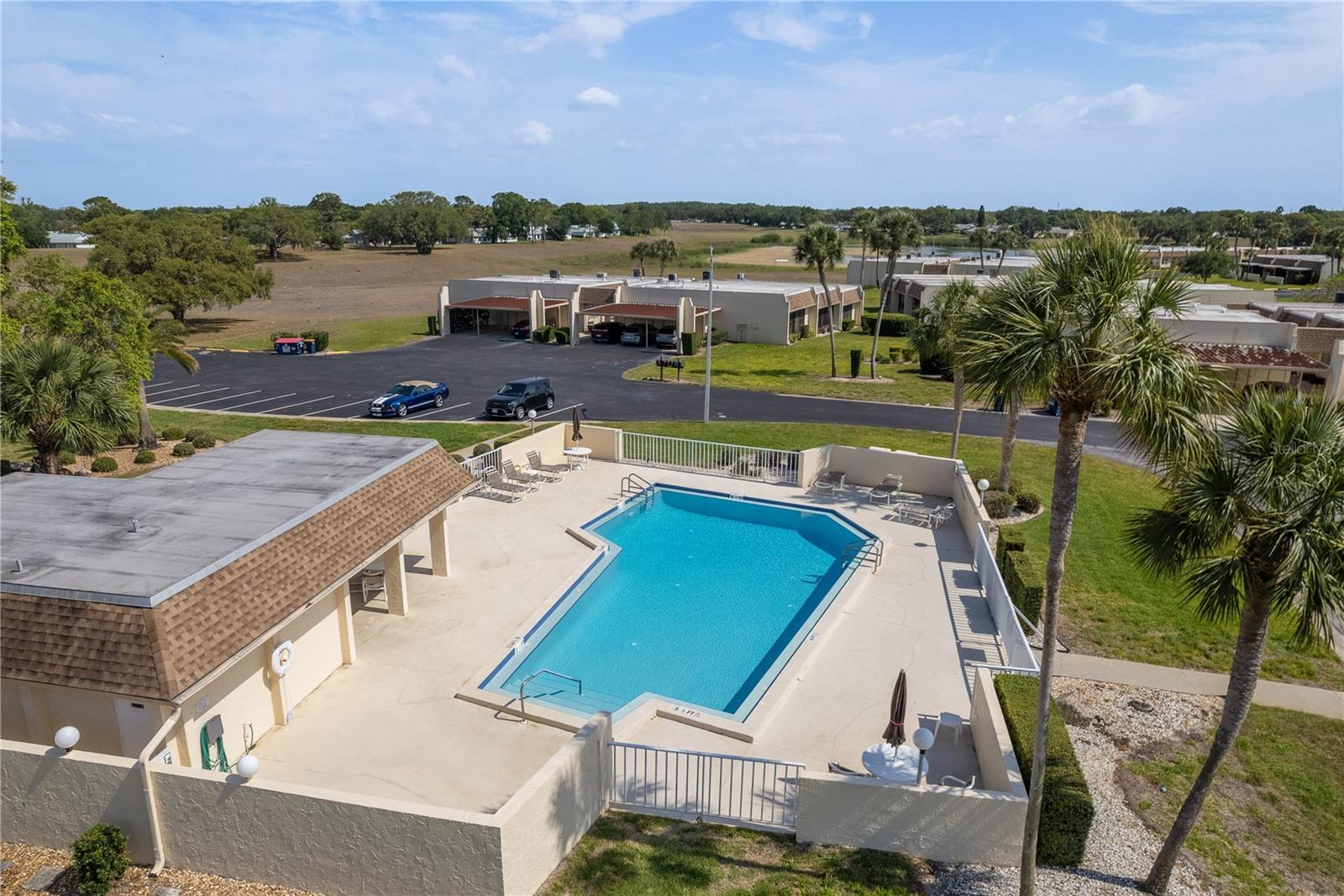 DOLLAR LAKE VILLAGE CONDO 01 - Residential