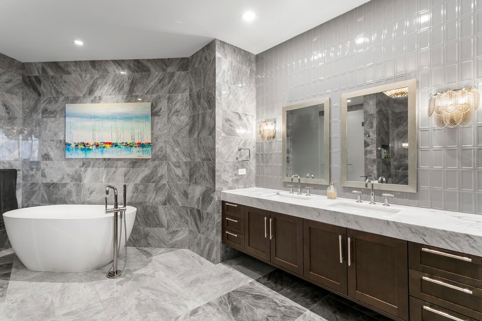 THE RITZ-CARLTON RESIDENCES - Residential