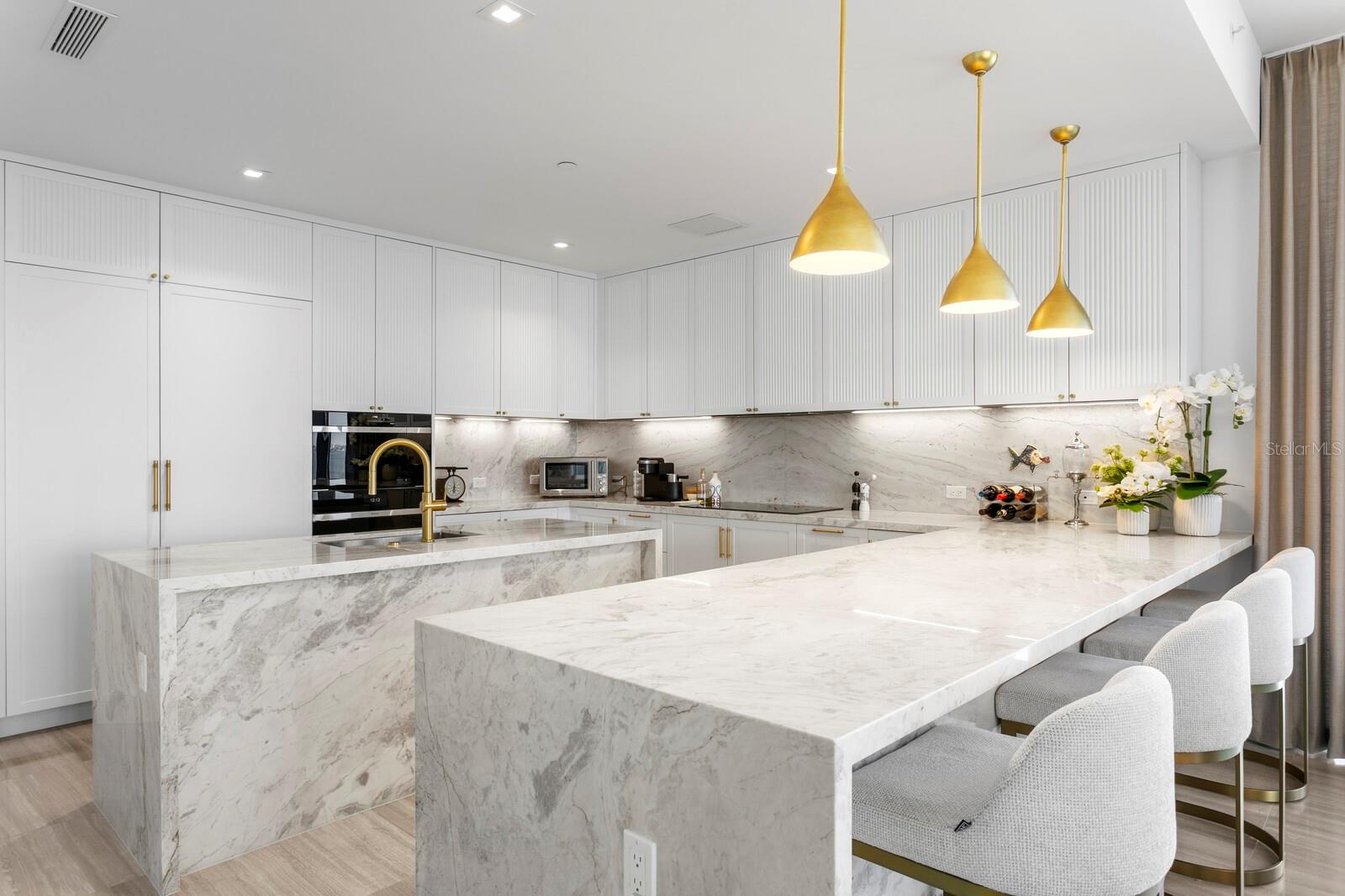 THE RITZ-CARLTON RESIDENCES - Residential