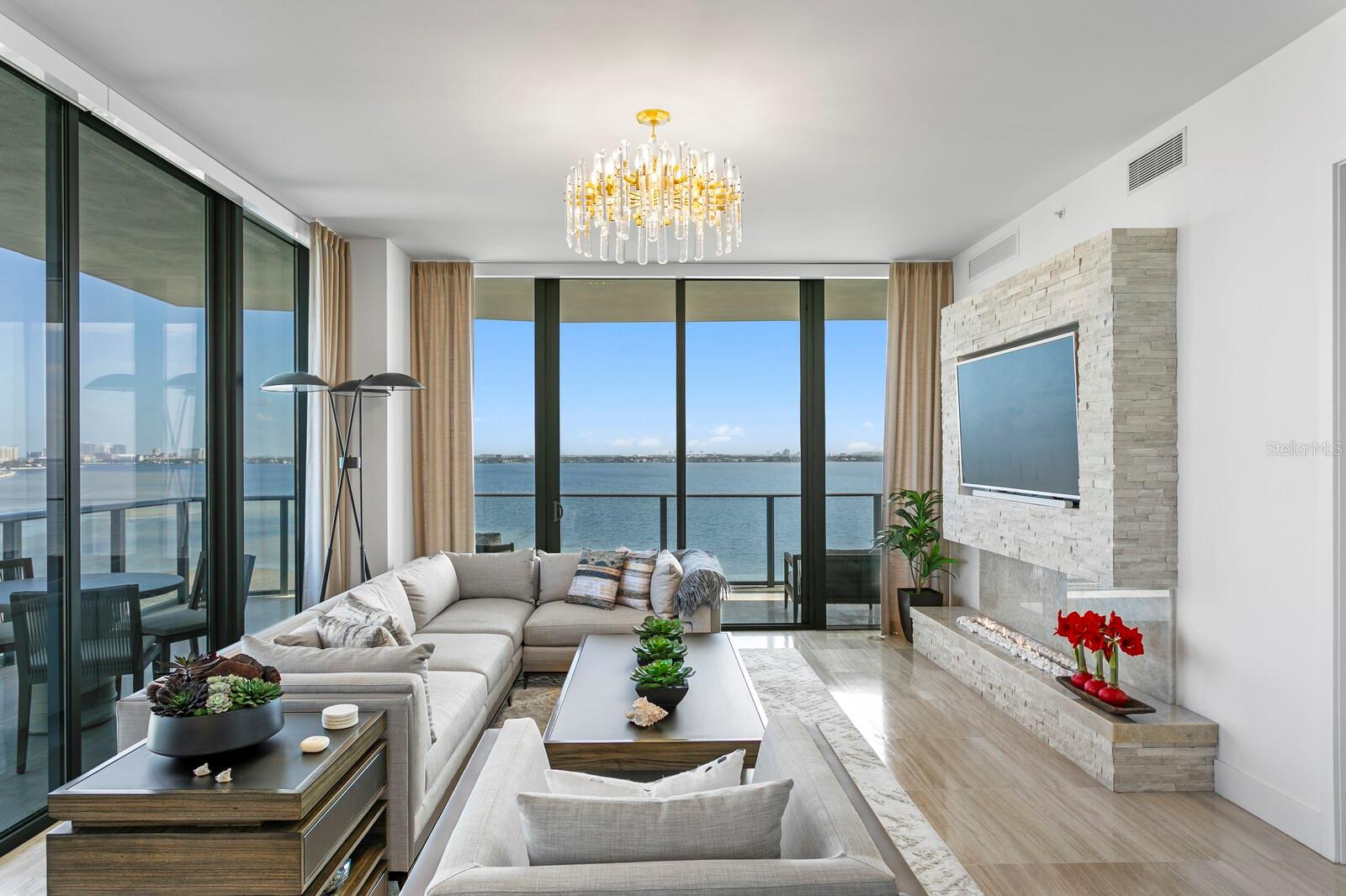THE RITZ-CARLTON RESIDENCES - Residential