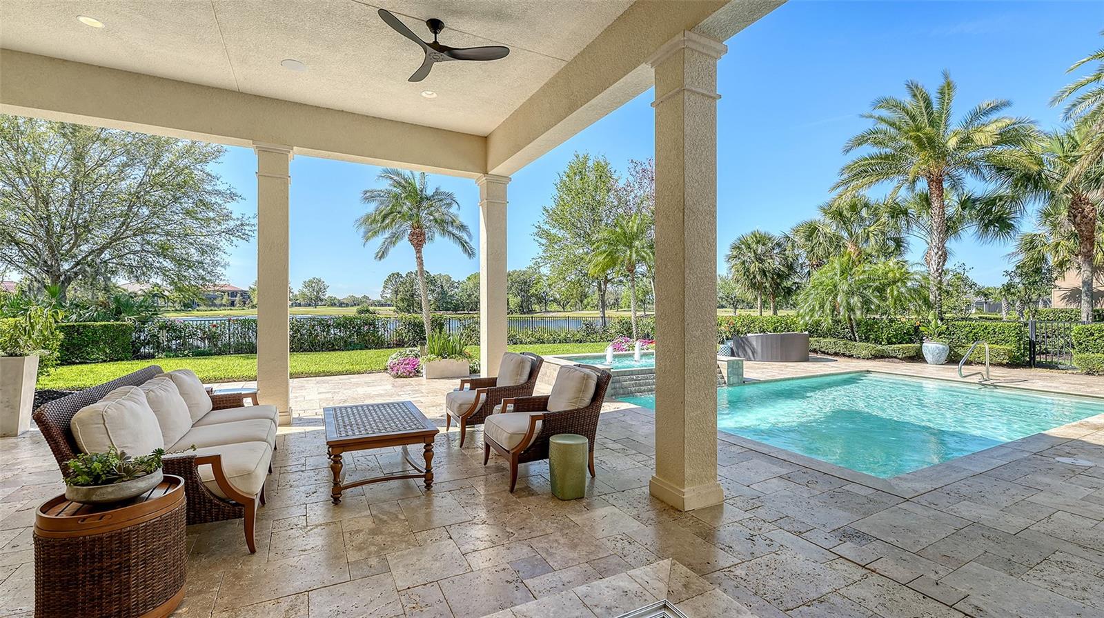 FOUNDERS CLUB - Residential