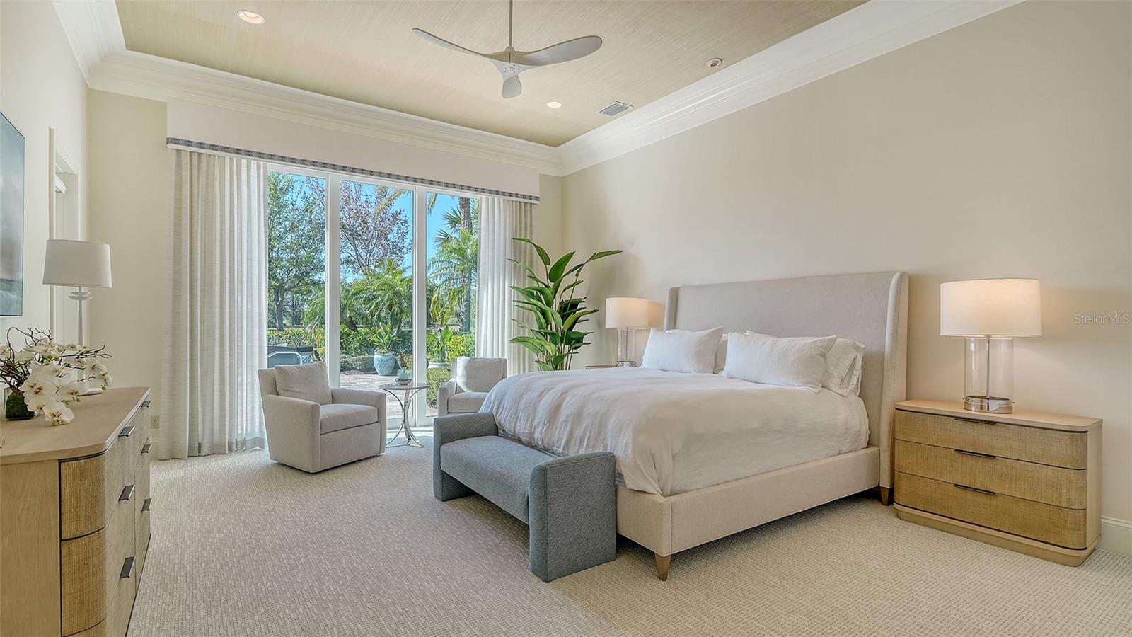 FOUNDERS CLUB - Residential