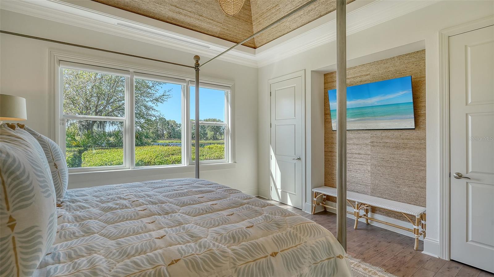 FOUNDERS CLUB - Residential