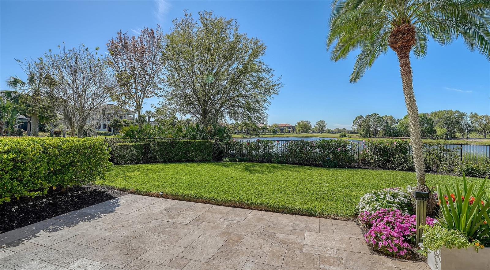 FOUNDERS CLUB - Residential