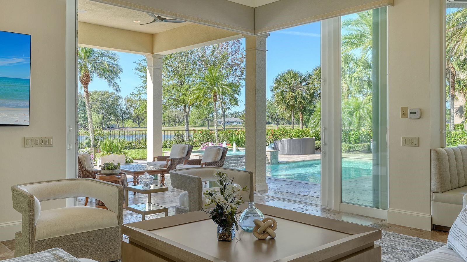 FOUNDERS CLUB - Residential