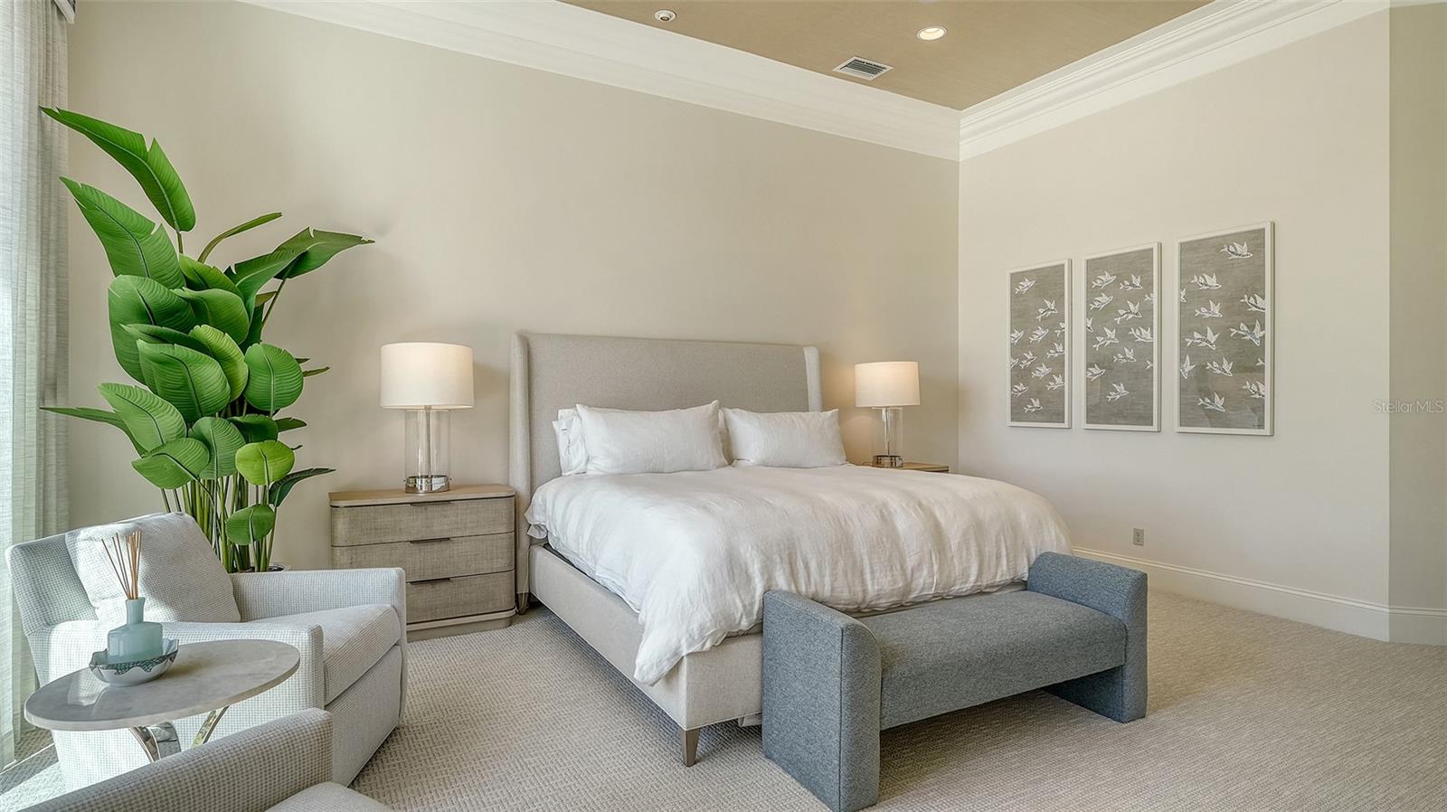 FOUNDERS CLUB - Residential