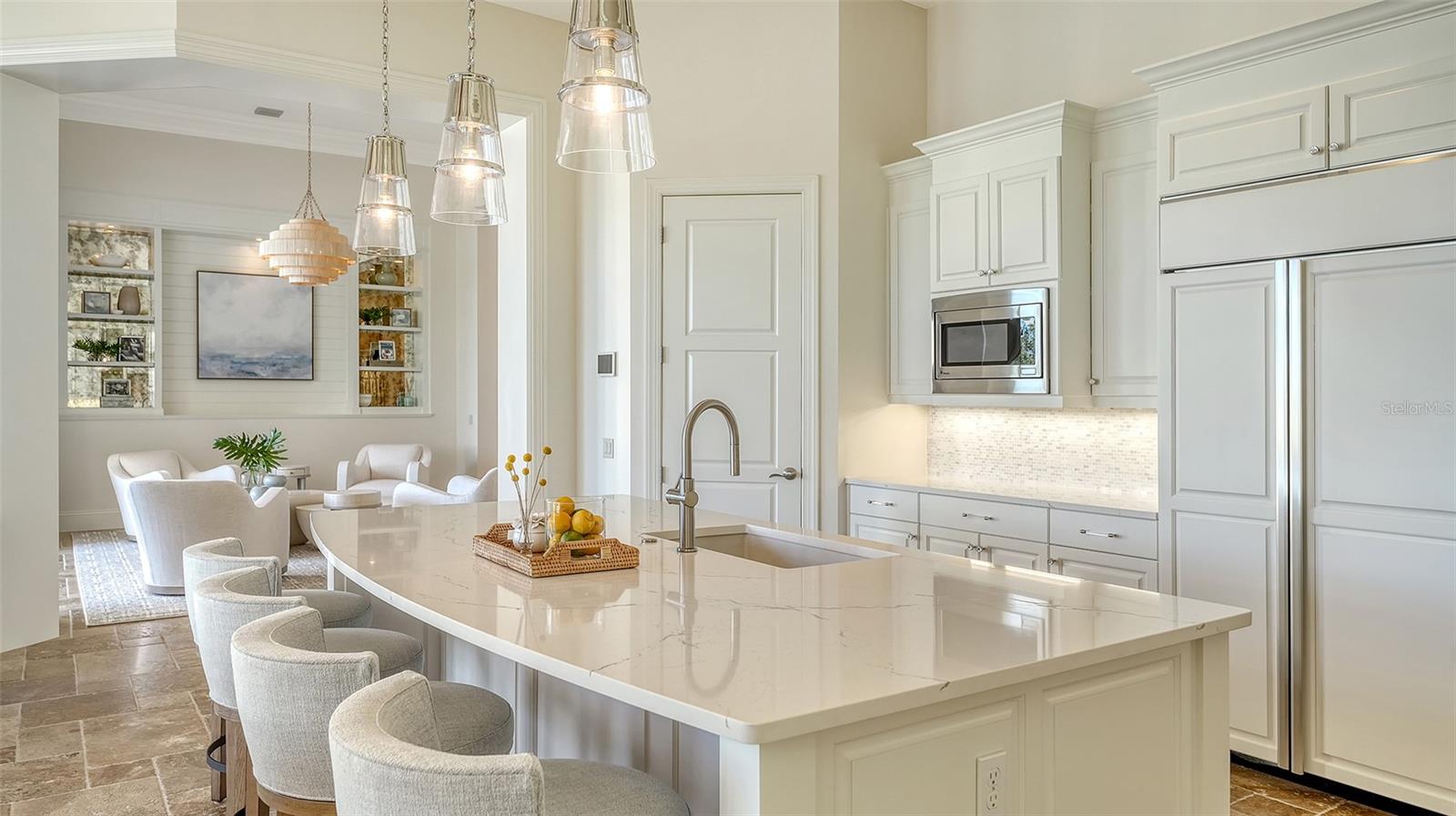 FOUNDERS CLUB - Residential