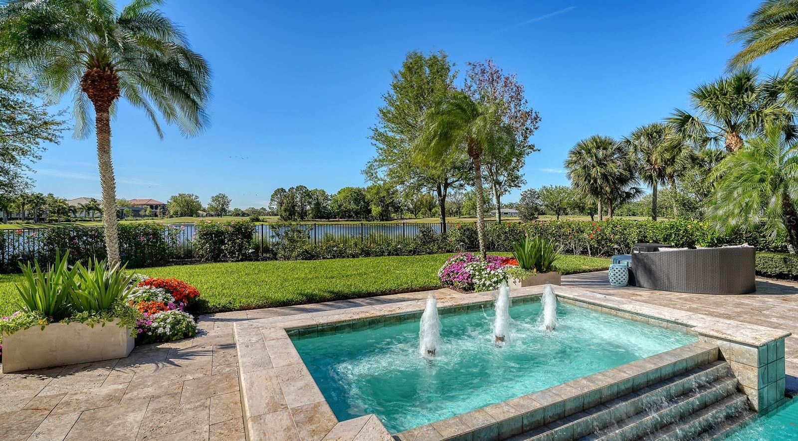 FOUNDERS CLUB - Residential