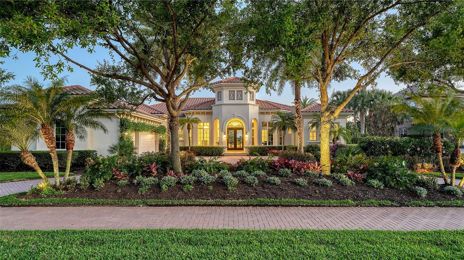 FOUNDERS CLUB - Residential