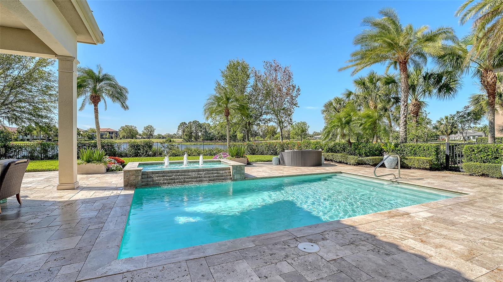 FOUNDERS CLUB - Residential