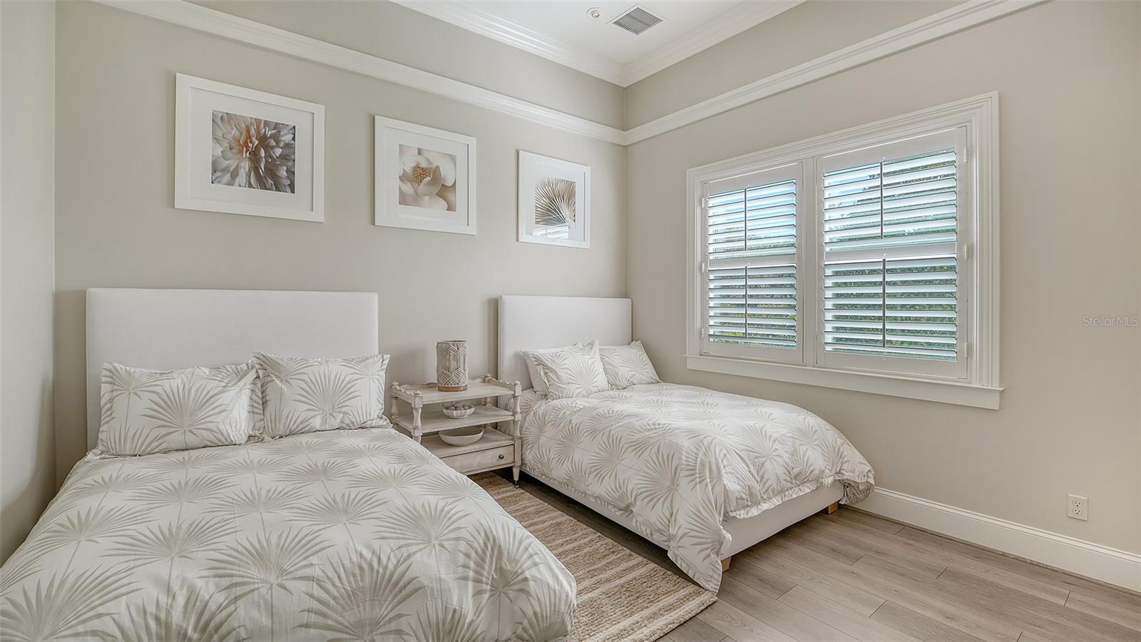 FOUNDERS CLUB - Residential