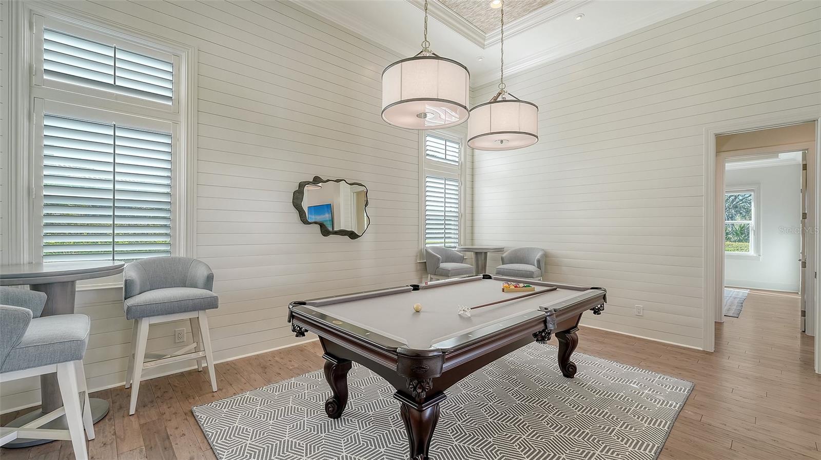 FOUNDERS CLUB - Residential