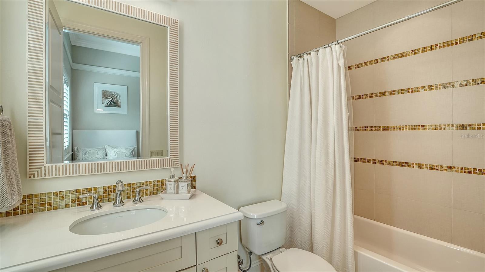 FOUNDERS CLUB - Residential