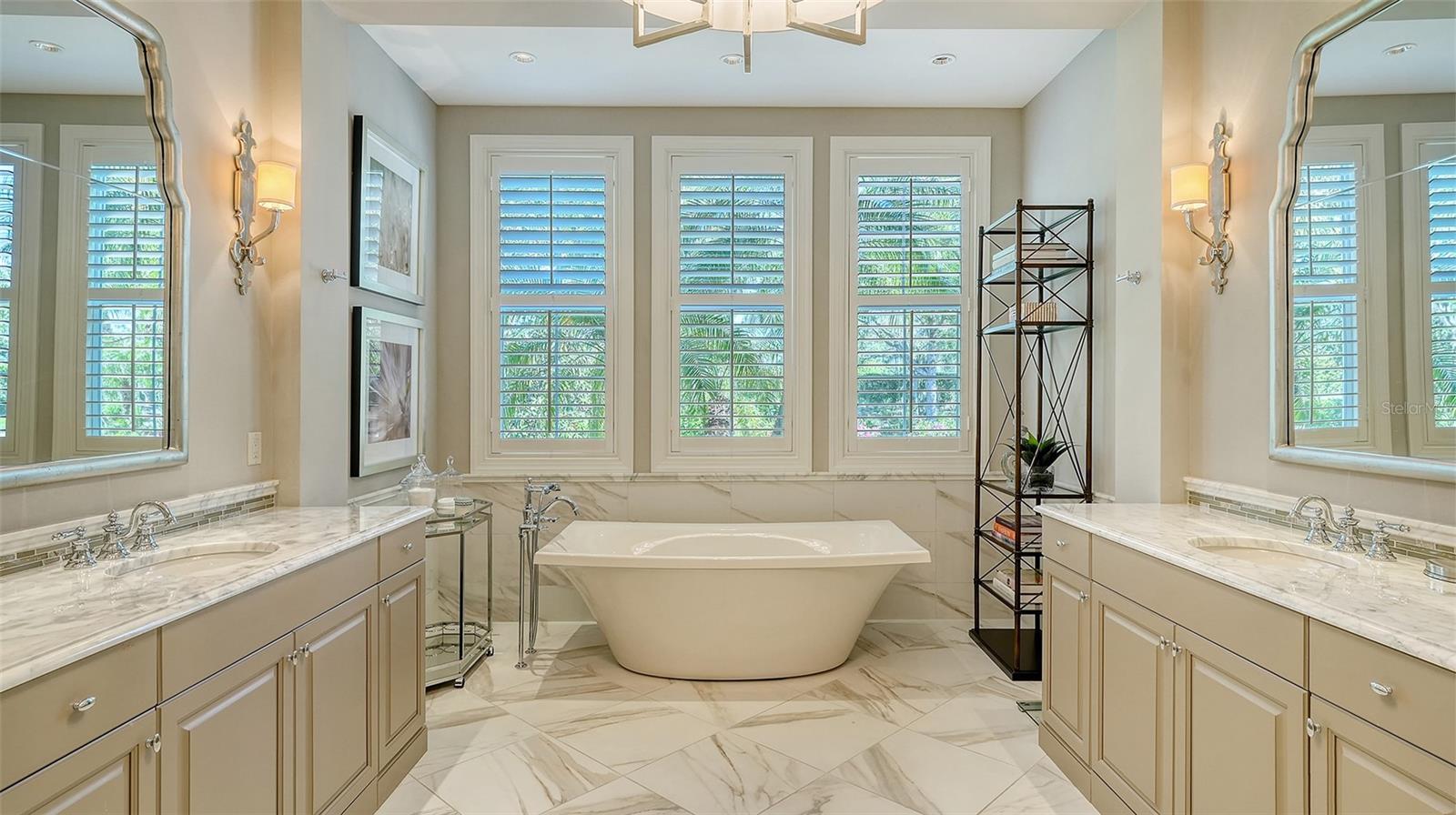 FOUNDERS CLUB - Residential