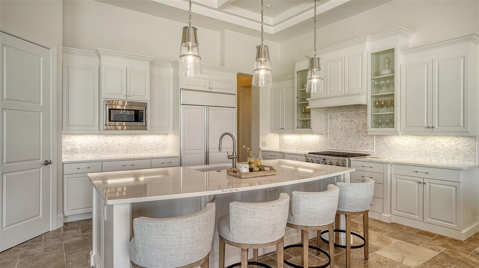 FOUNDERS CLUB - Residential