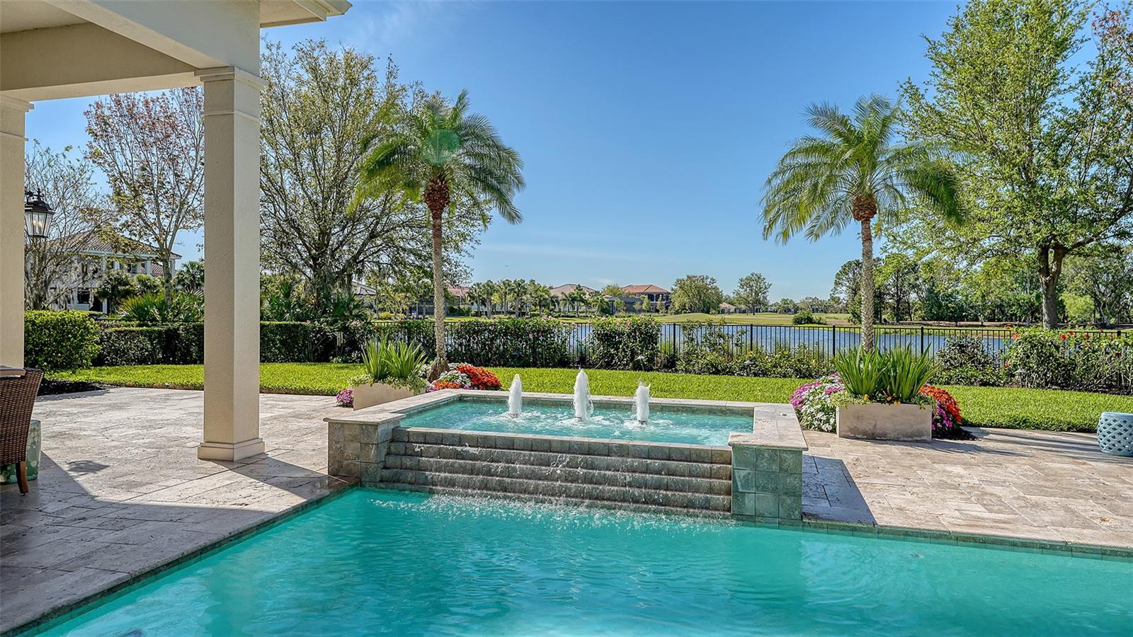 FOUNDERS CLUB - Residential