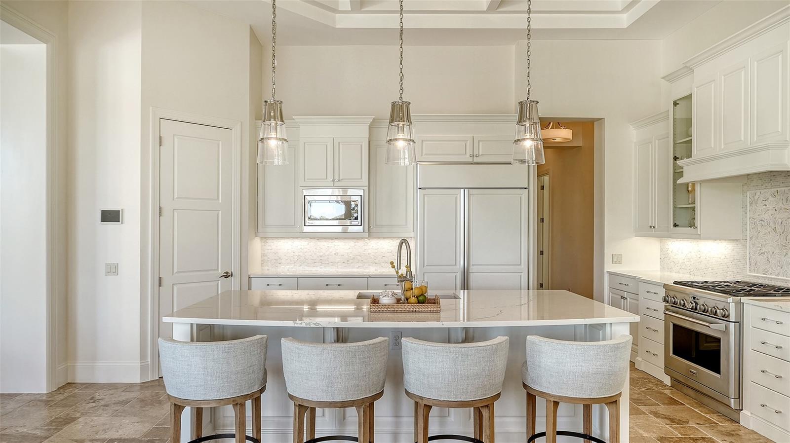 FOUNDERS CLUB - Residential