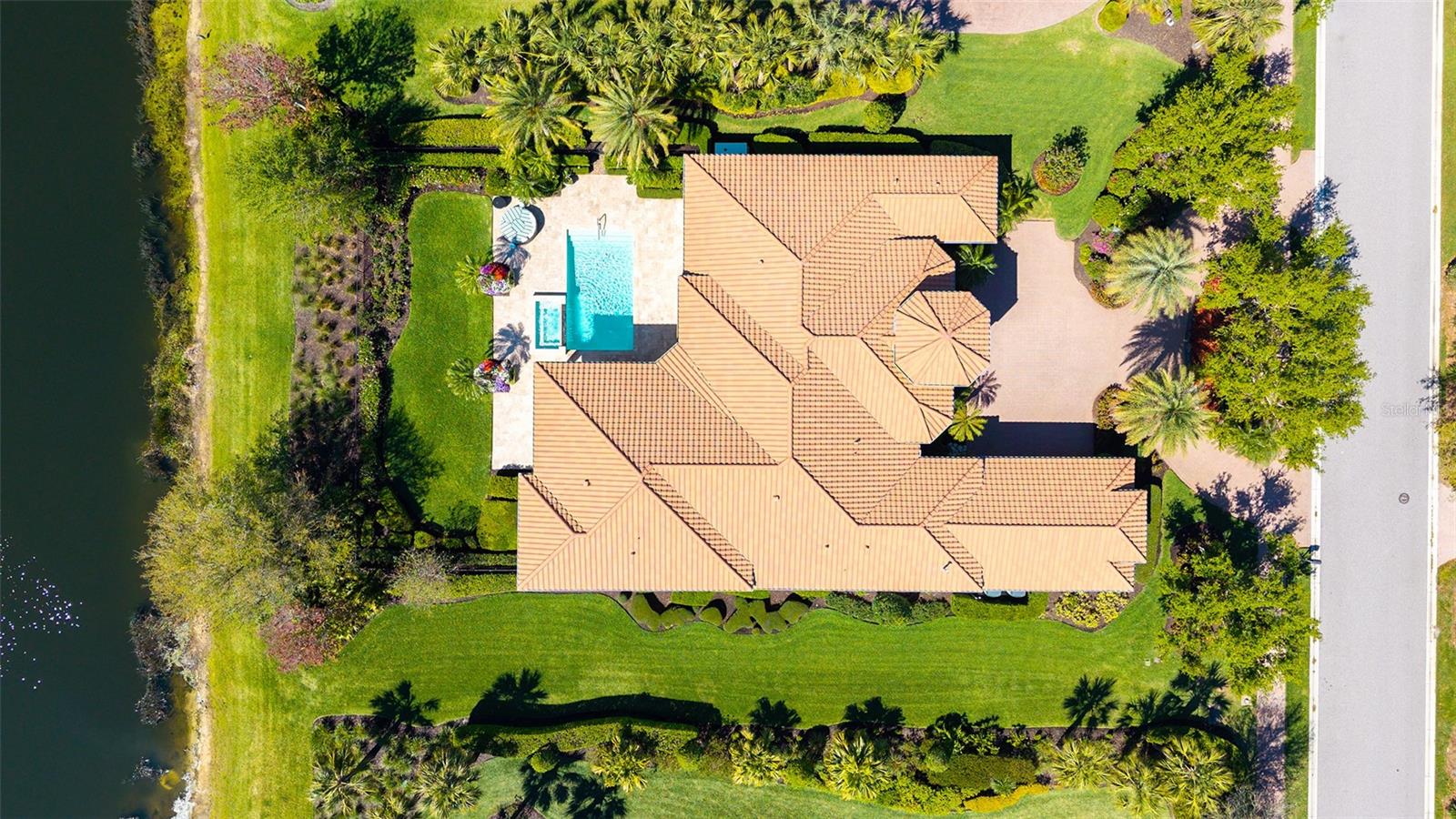 FOUNDERS CLUB - Residential