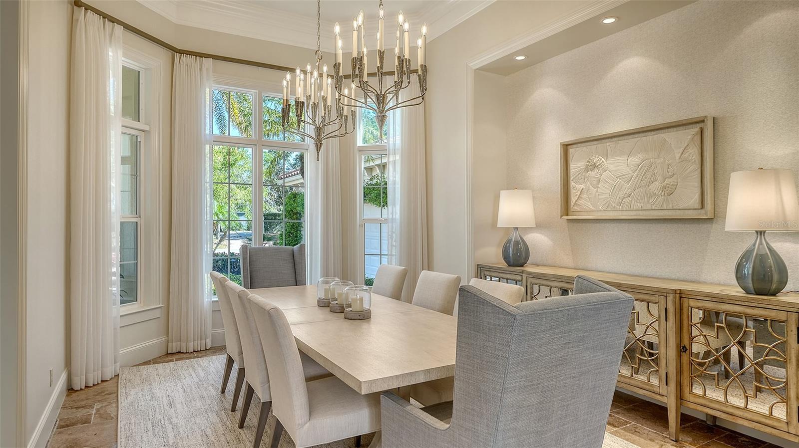 FOUNDERS CLUB - Residential