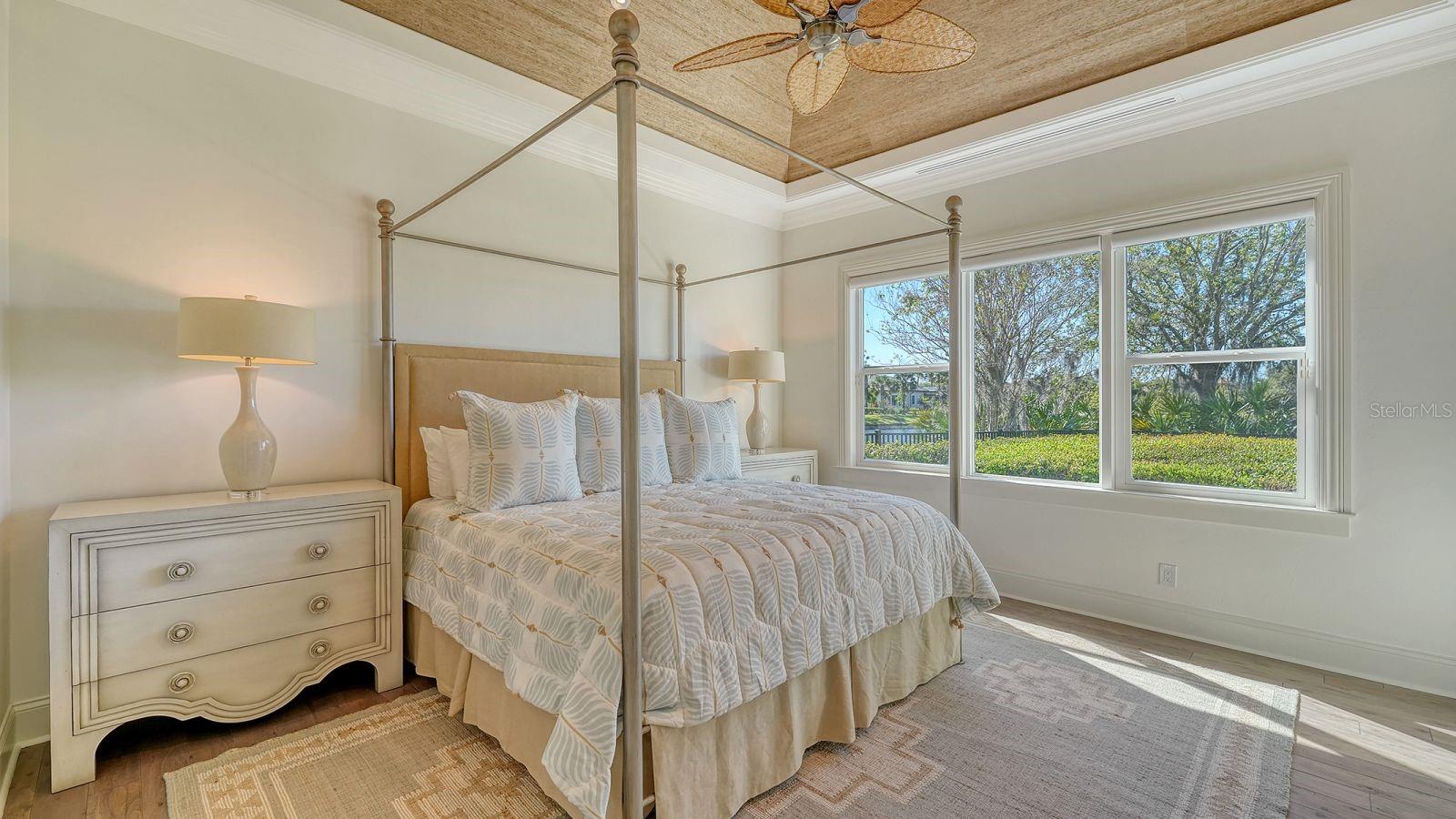 FOUNDERS CLUB - Residential