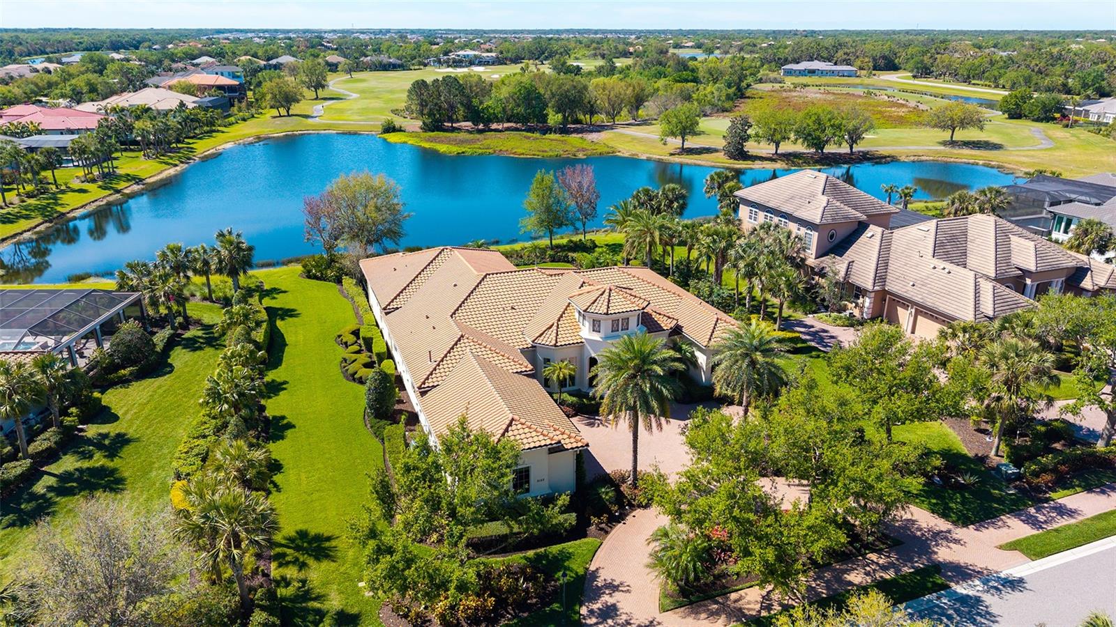 FOUNDERS CLUB - Residential