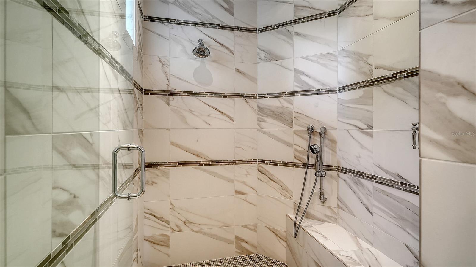 FOUNDERS CLUB - Residential