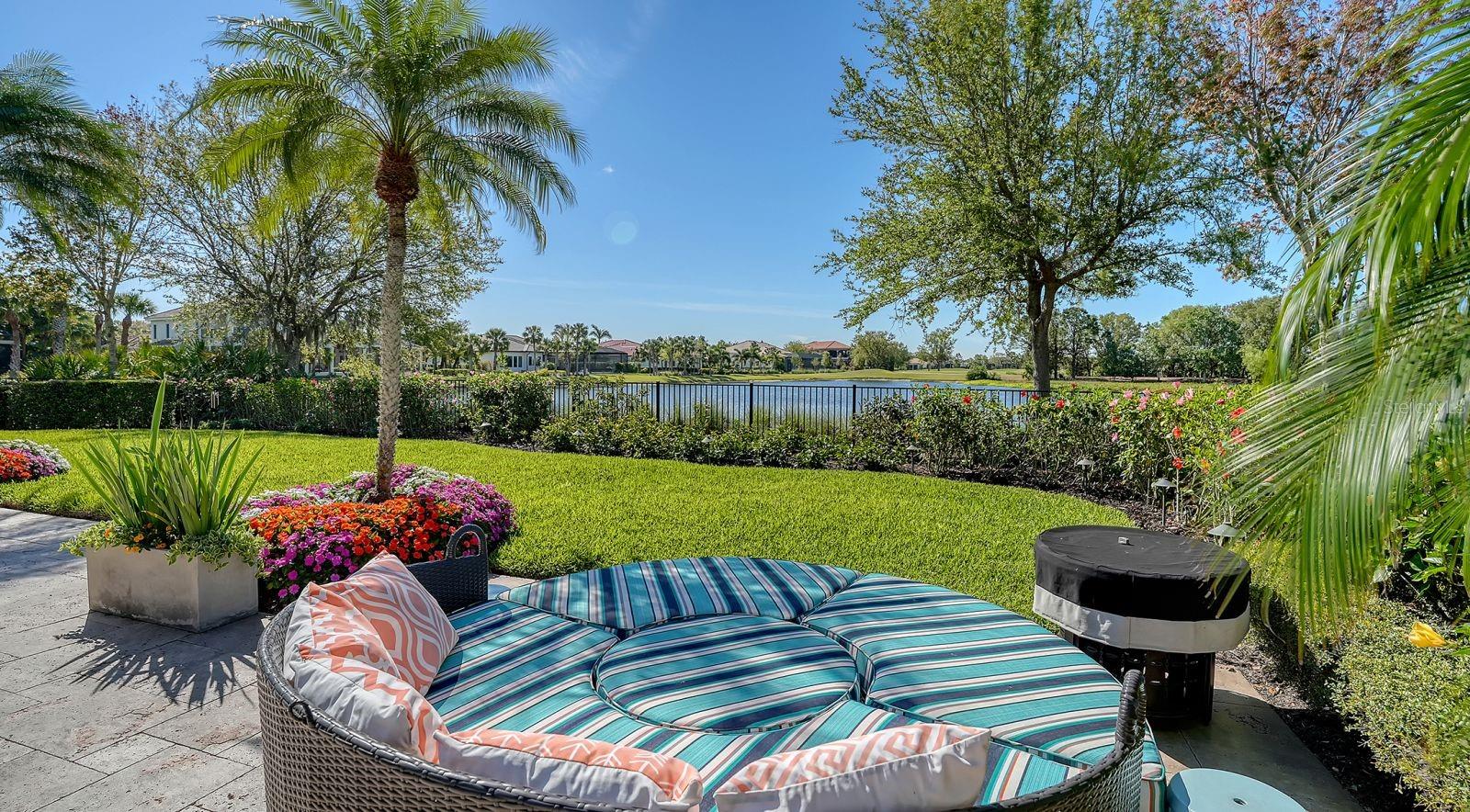 FOUNDERS CLUB - Residential