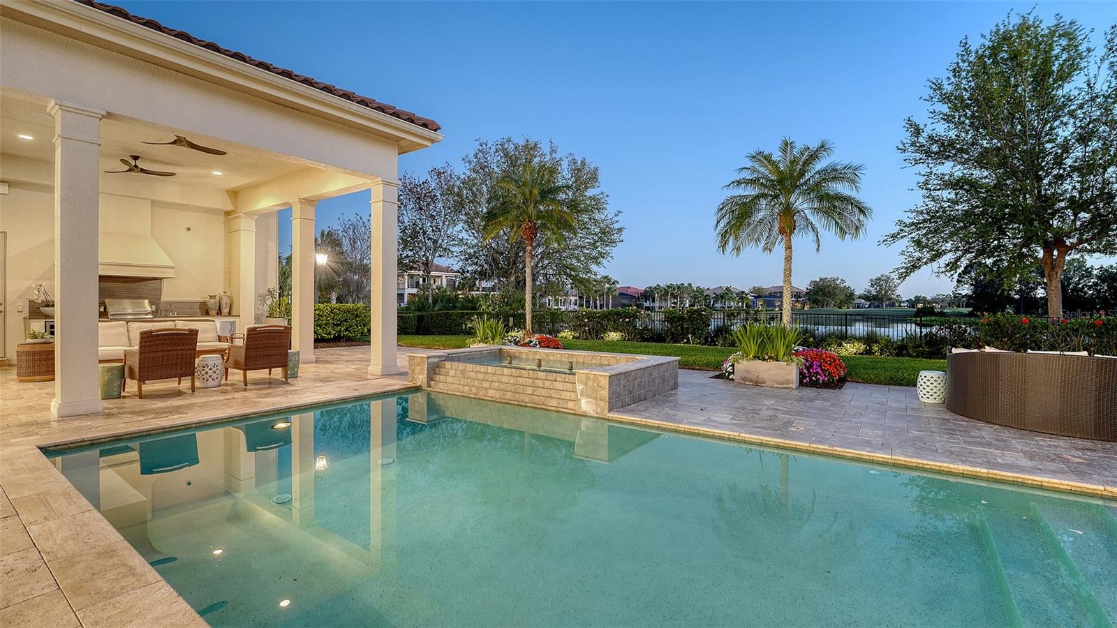 FOUNDERS CLUB - Residential