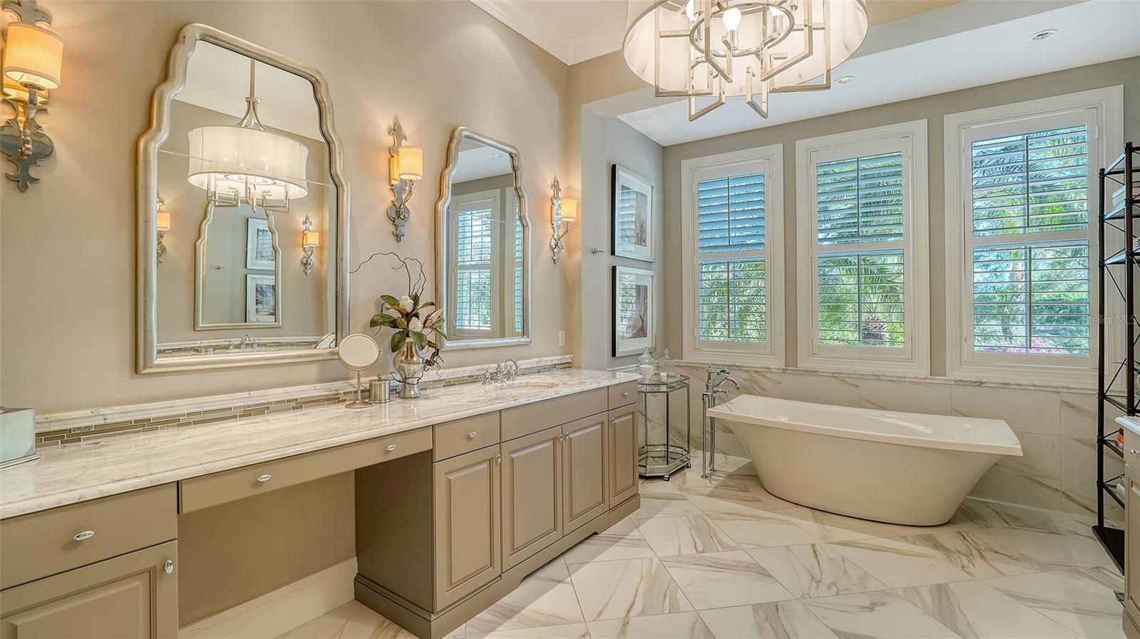 FOUNDERS CLUB - Residential