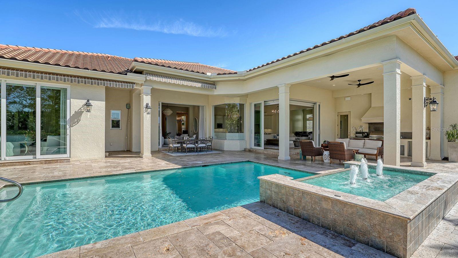 FOUNDERS CLUB - Residential