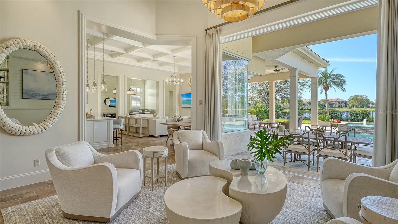 FOUNDERS CLUB - Residential